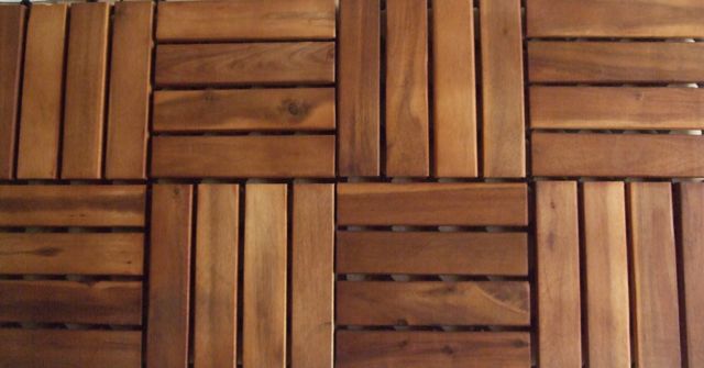 Decking Tiles with 16 Croixed Wood Bars